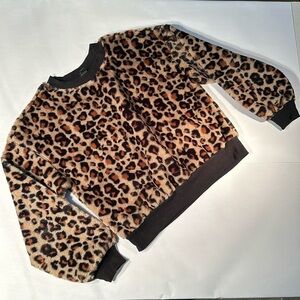 Leopard pattern top. Extremely stylish